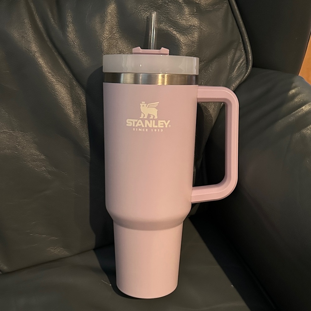 Stanley Lavendar Tumbler with Handle 40 oz